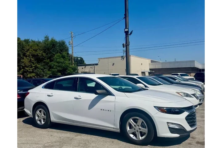$15900 : 2022 Malibu LS image 4