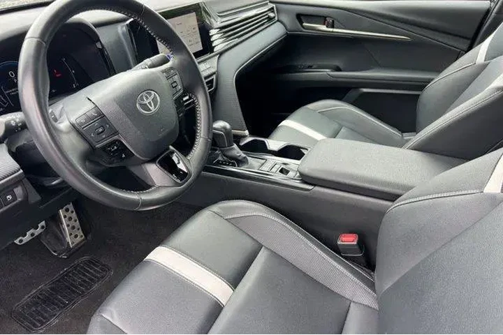 $28477 : Toyota Camry 2025 SE 4dr Sed image 5