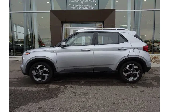 $19225 : Hyundai VENUE 2022 SEL 4dr C image 2