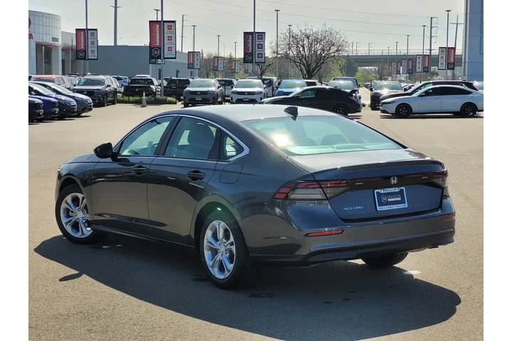 $27988 : Honda Accord 2025 LX 4dr Sed image 7