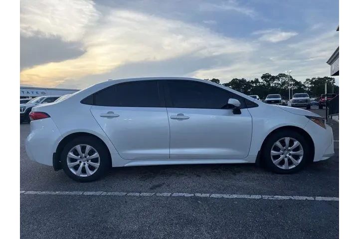 $15893 : Toyota Corolla 2022 LE 4dr S image 8