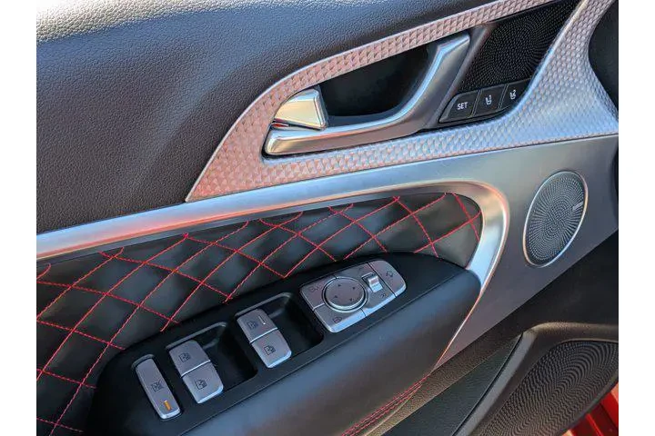 $38777 : Genesis G70 2023 3.3T Standa image 9