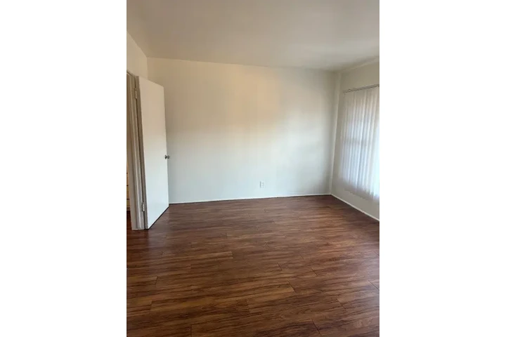 $1495 : Studio Available Now image 7