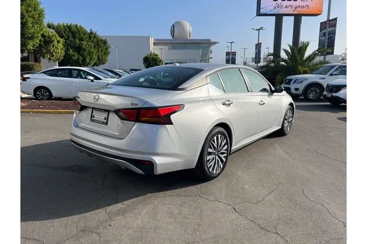 $17981 : Nissan Altima 2024 2.5 SV 4d image 7