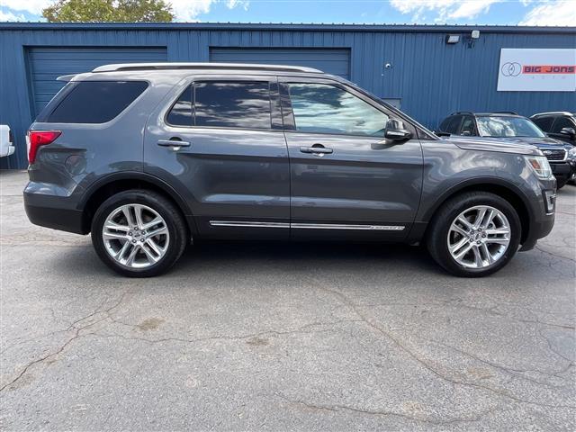 $15288 : 2016 Explorer XLT, CLEAN CARF image 6