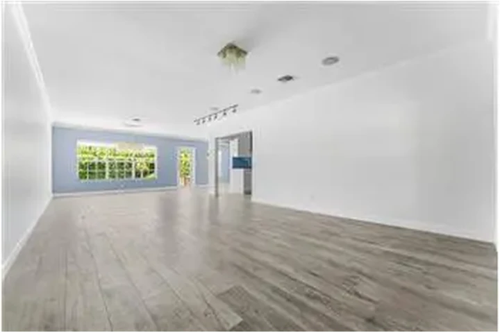 $8500 : Rental property with 3 bedro image 4