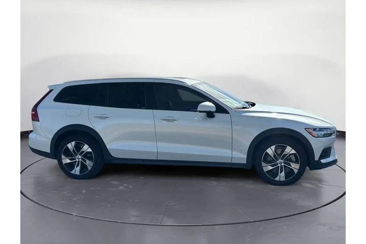 $24452 : Volvo V60 Cross Country 2021 image 6