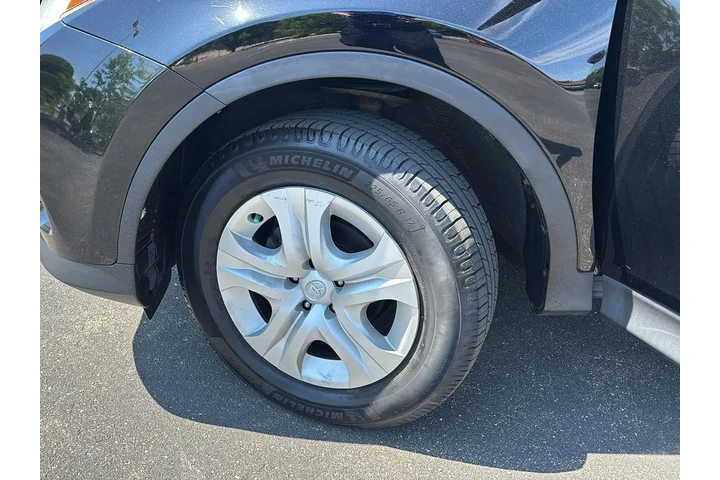 $15299 : 2015 RAV4 LE image 5