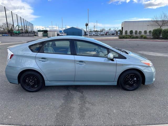 $10350 : 2012 Prius Four image 6