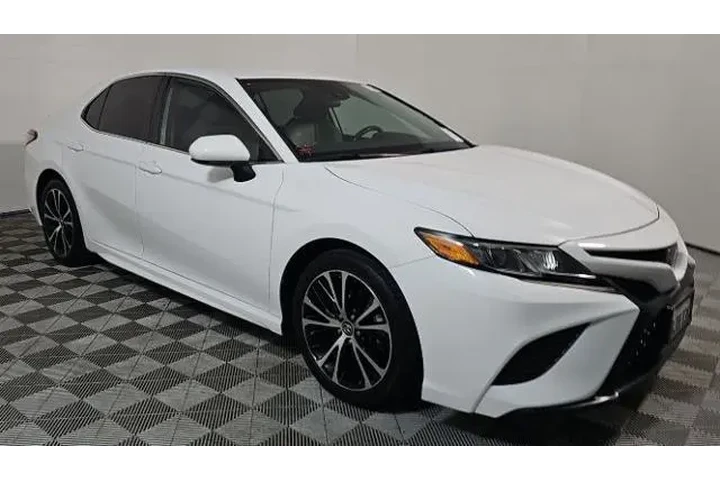$19800 : Toyota Camry 2019 SE 4dr Sed image 4