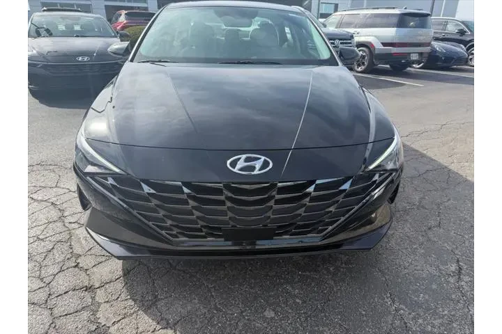 $22366 : Hyundai ELANTRA 2023 Limited image 2