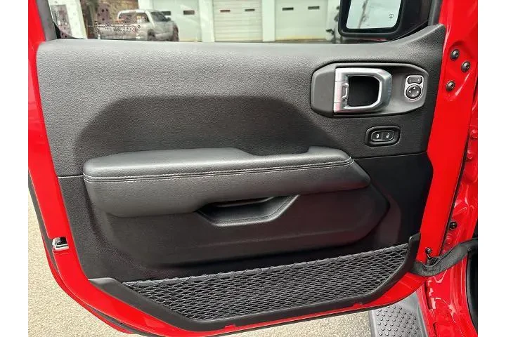 $33890 : Jeep Wrangler Unlimited 2022 image 10