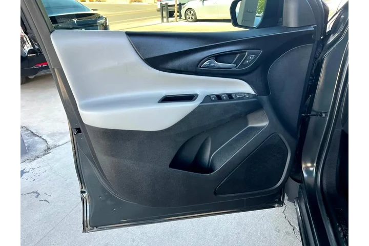 2019 Equinox LS 2WD image 10