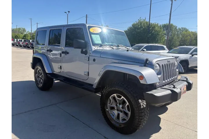 $15950 : 2014 Wrangler Unlimited Sahara image 4