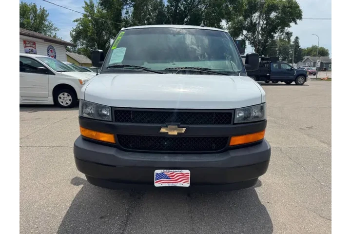 $19990 : 2018 Express 3500 image 4