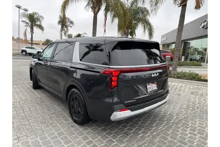 $36995 : Kia Carnival 2025 LX 4dr Min image 4
