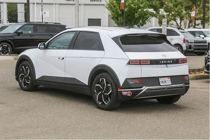 $24992 : Hyundai IONIQ 5 2024 SEL 4dr image 2