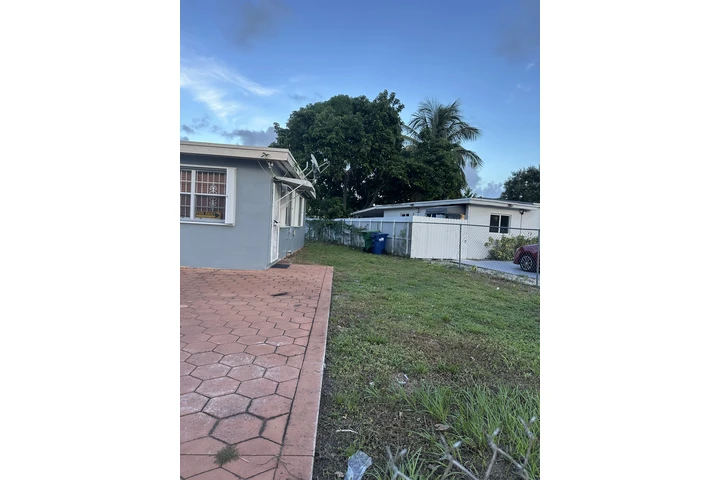 $1700 : Renta efficiency /  un cuarto image 3