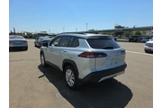 $33900 : Toyota Corolla Cross 2026 LE thumbnail