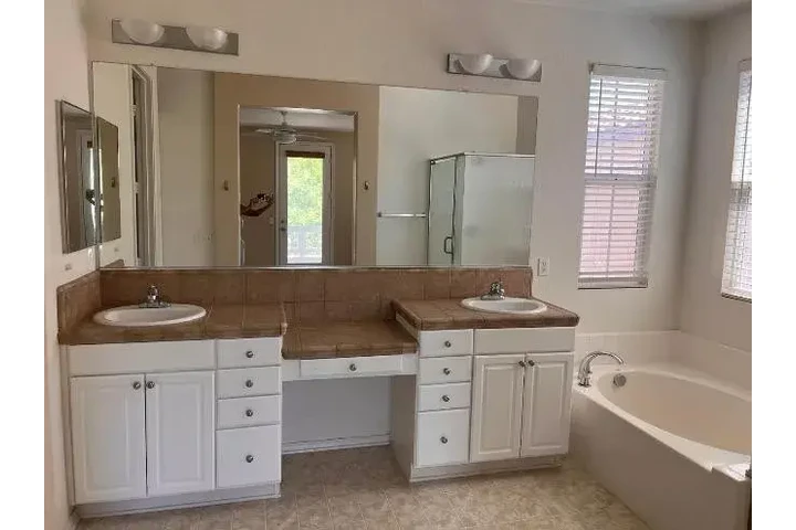 $2500 : 4BD Ready For Move In Asap!!! image 10