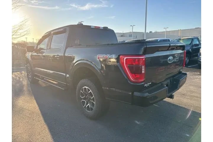 $33000 : Ford F-150 2022 4x4 XLT 4dr image 4