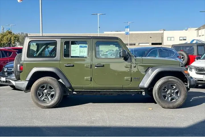 $23598 : Jeep Wrangler Unlimited 2022 image 2