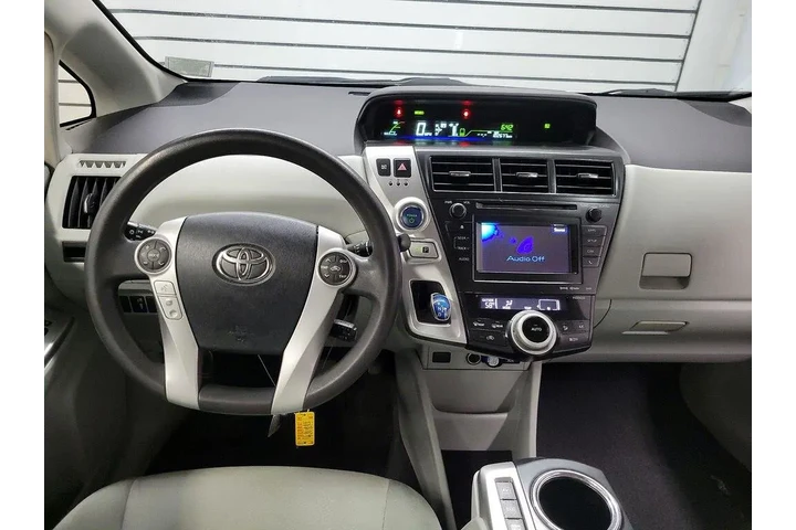 $12998 : Toyota Prius v 2014 Three 4d image 8