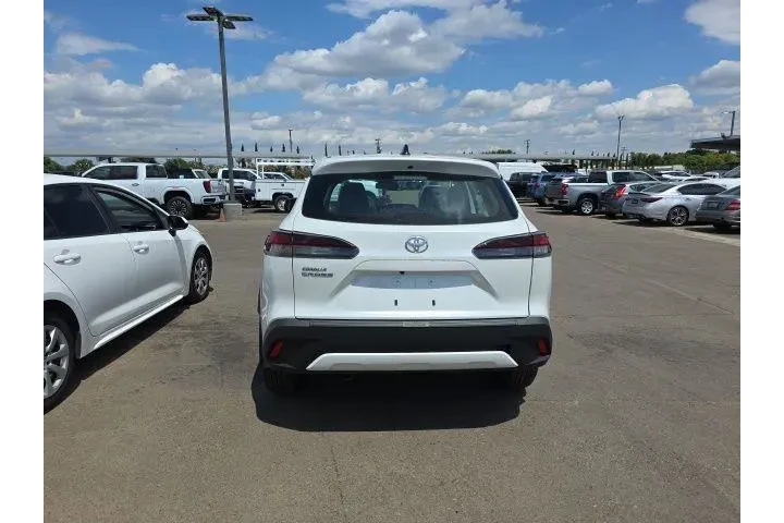$30900 : Toyota Corolla Cross 2026 L image 4