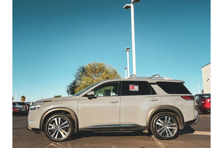 $37728 : Nissan Pathfinder 2024 Plati image 2