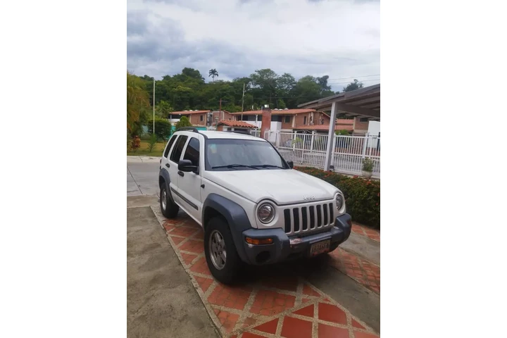 $7700 : Jeep Cherokee image 2