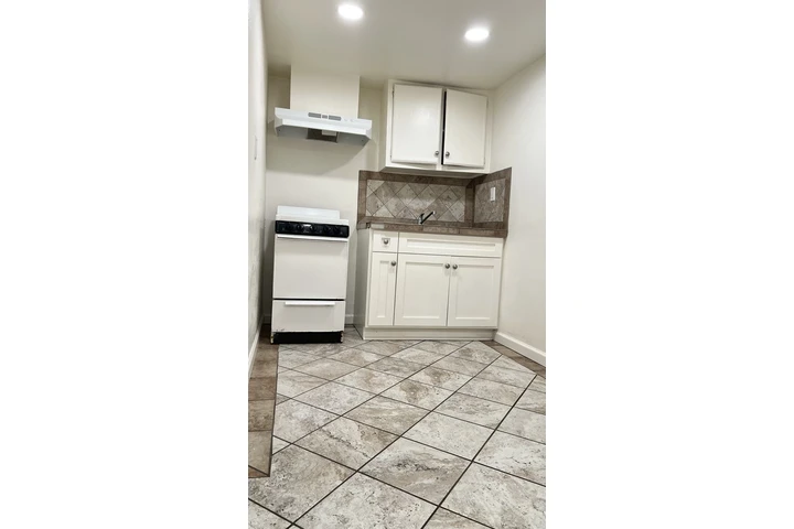 $875 : Apartamentito image 2