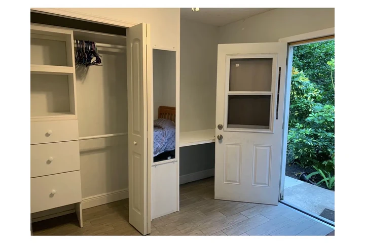 $790 : Cuarto entrada independiente image 1