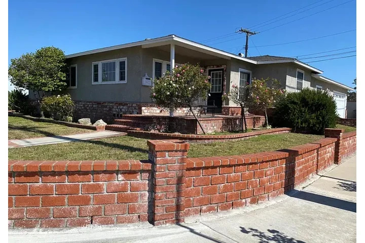 $1700 : Welcome to this bright and spa image 2