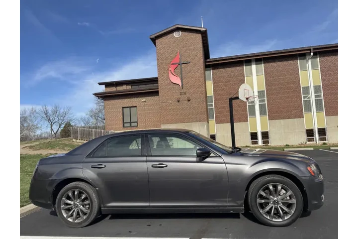 $8999 : 2014 300 S image 5