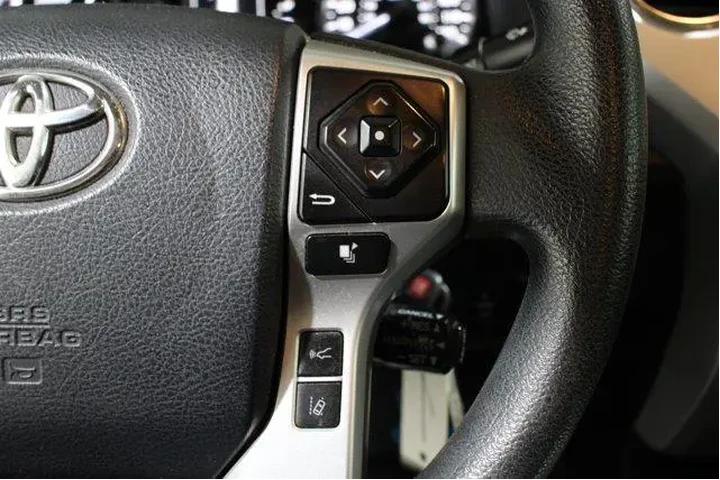 $23689 : Toyota Tundra 2018 4x4 SR5 4 image 10