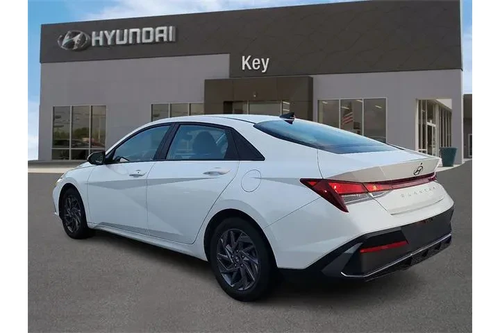 $12995 : Hyundai ELANTRA 2024 SEL 4dr image 4