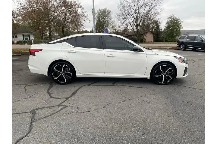 $23699 : Nissan Altima 2023 2.5 SR 4d image 8