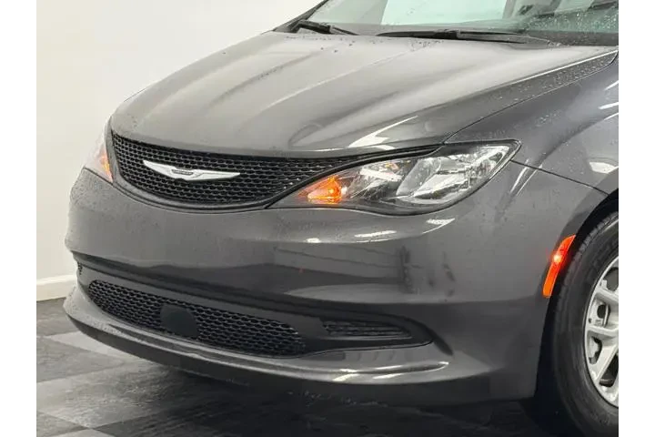 $22500 : Chrysler Voyager 2022 LX 4dr image 2