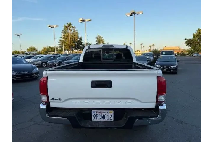 $28890 : Toyota Tacoma 2016 4x4 SR5 V image 5