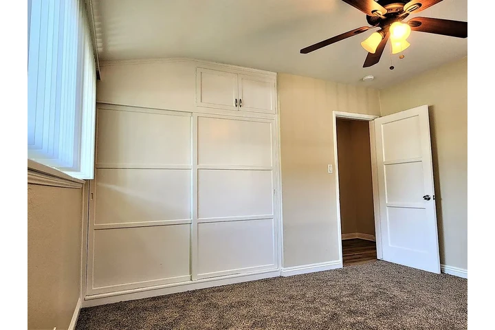 $900 : Beautiful recently remodeled ! image 3