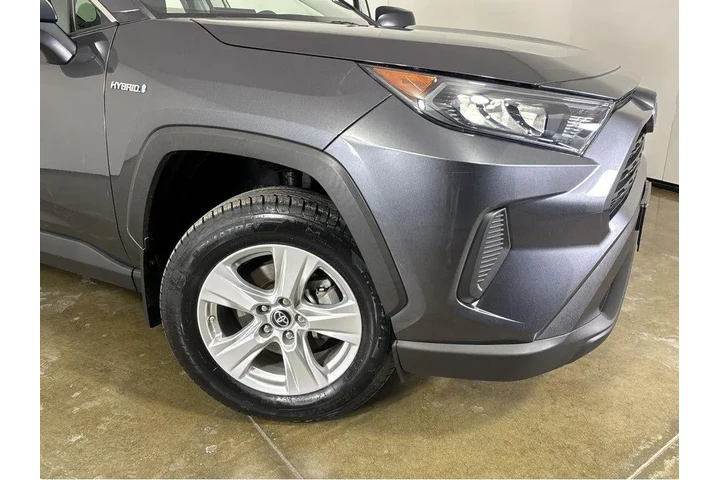 $30000 : Gold Certified2021 RAV4 LE image 9