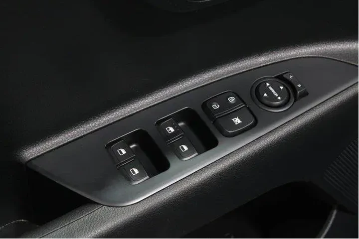 $16991 : Kia Rio 5-Door 2023 S 4dr Wa image 4