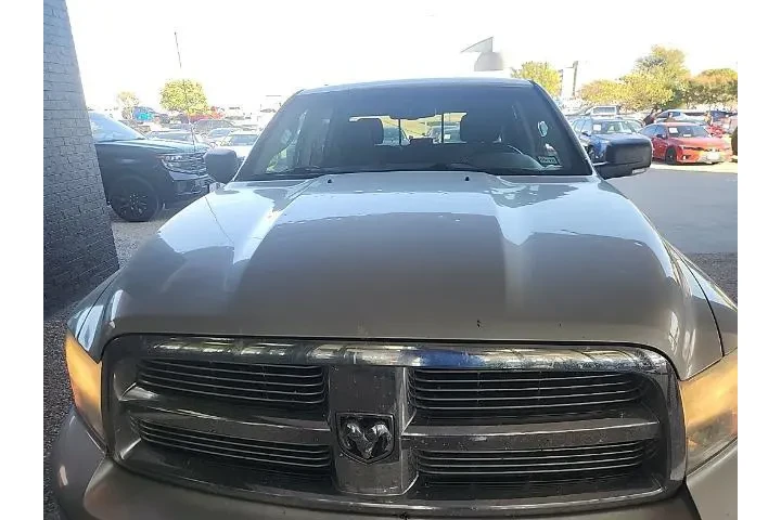 Ram 1500 2012 4x2 SLT 4dr Cr image 2