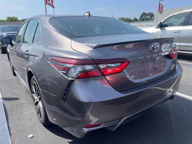 $23390 : PRE-OWNED 2022 TOYOTA CAMRY SE image 7