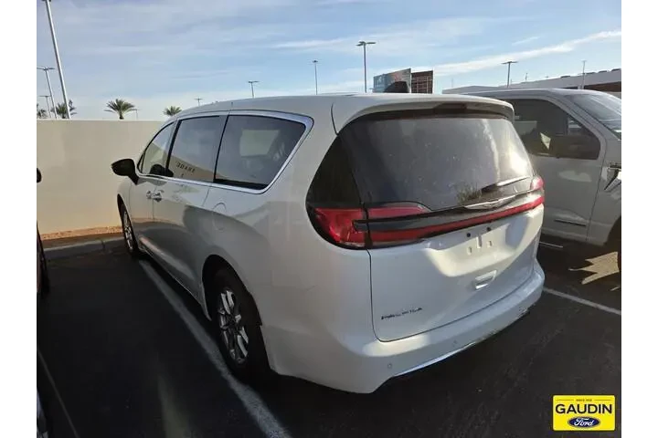 $27888 : Chrysler Pacifica 2024 Touri image 4