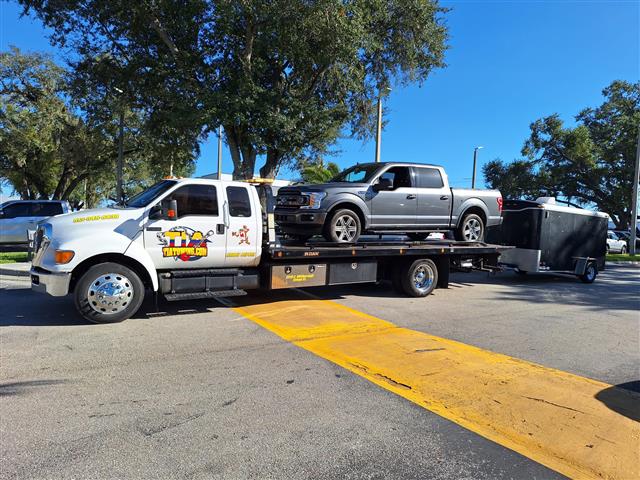Tow Truck in Tampa Bay image 8