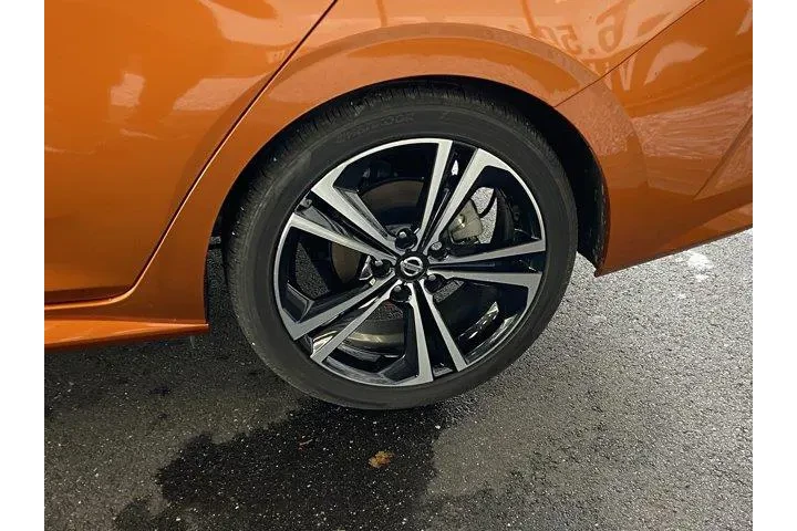 Nissan Sentra 2023 SR 4dr Se image 10