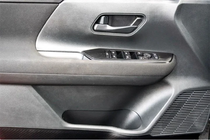 $20999 : Nissan Kicks 2025 S 4dr Cros image 10