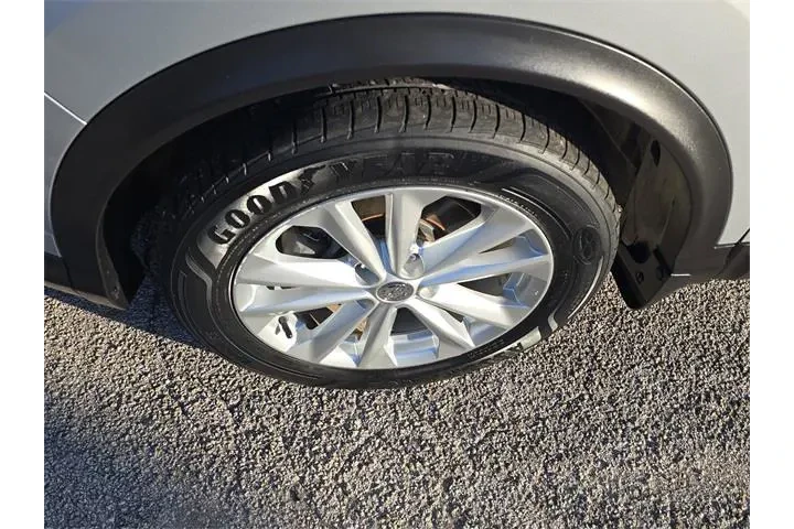 $13590 : Nissan Rogue Sport 2018 S 4d image 9