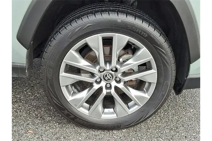 $34990 : Toyota RAV4 2023 AWD XLE Pre image 8